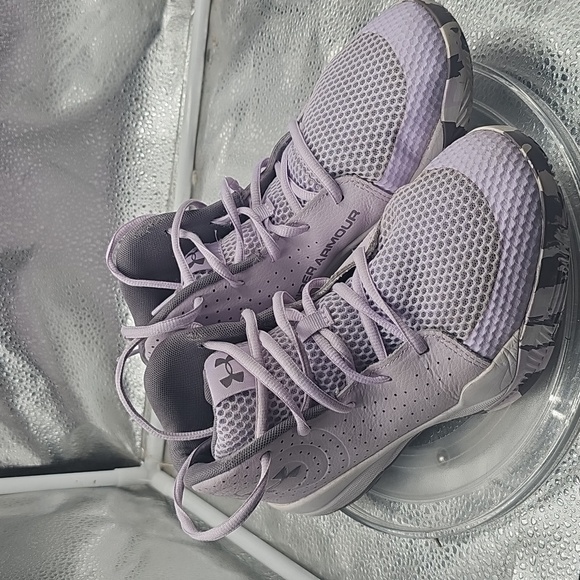 C Under Armour Purple Jet NEBULA lavender Basketball Shoes Sz 7 Youth - Picture 5 of 7